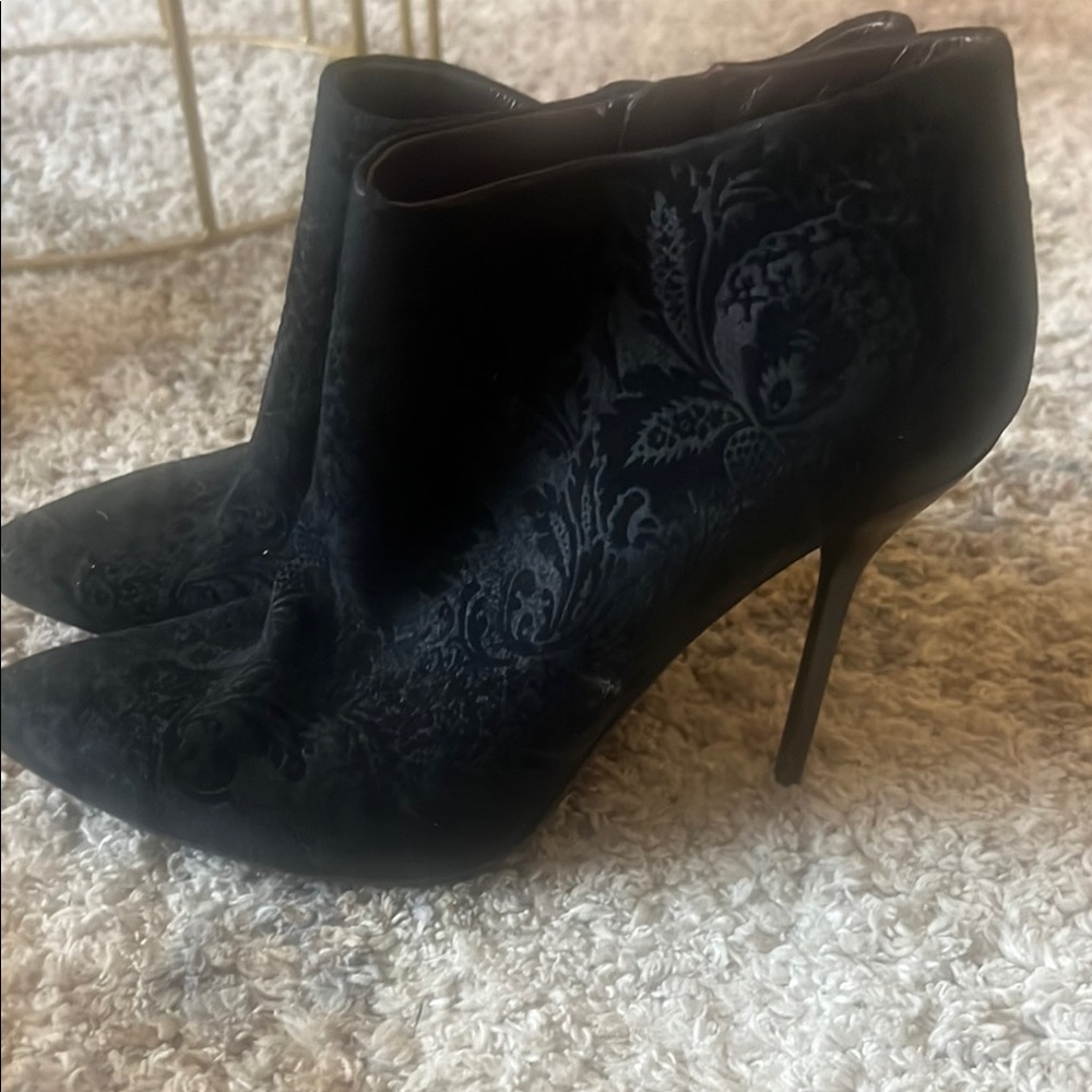 Gucci Black Ankle Boots Sleek Minimalist Design - Picture 2 of 6